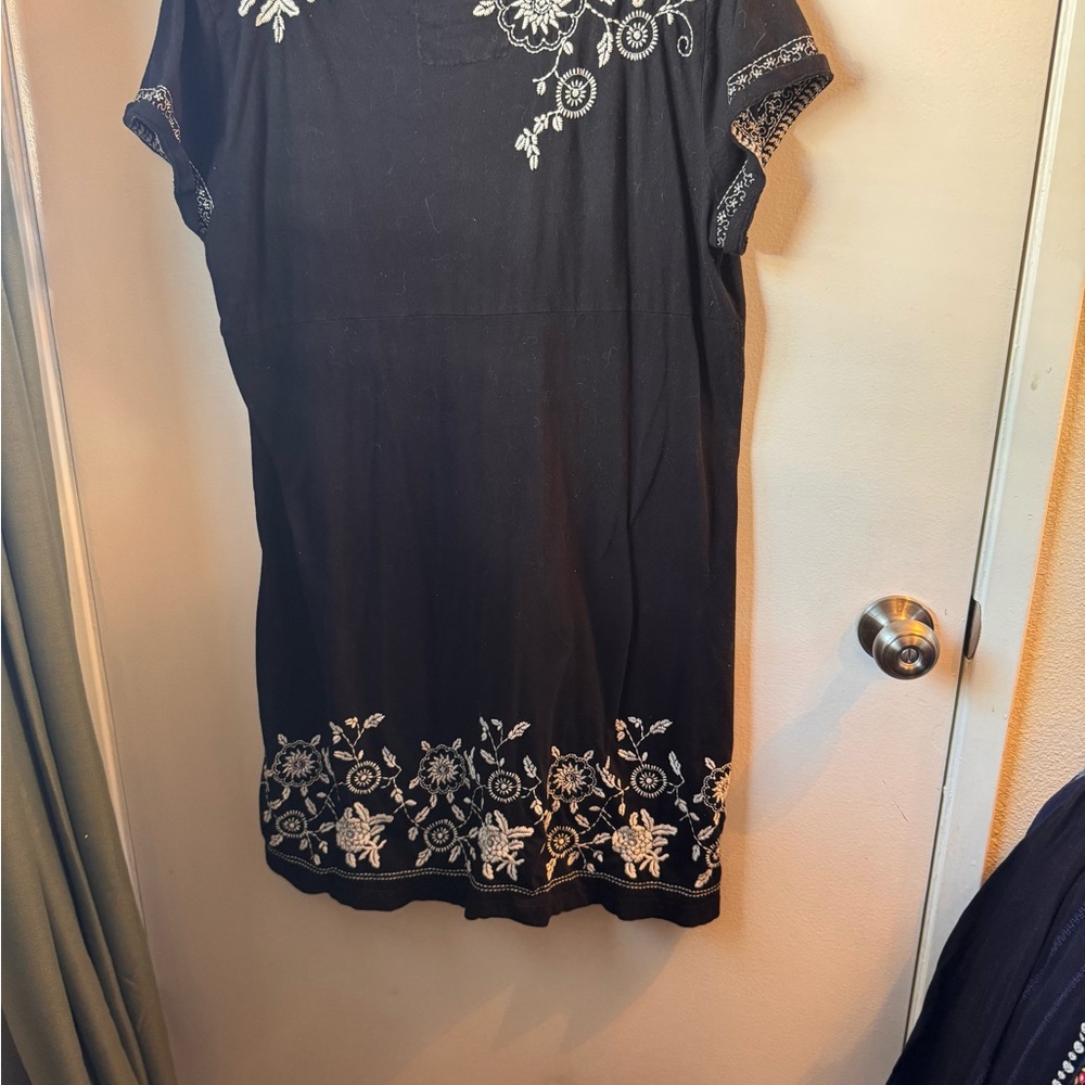 Johnny Was Black Mini with Floral Embroidery - Picture 2 of 6